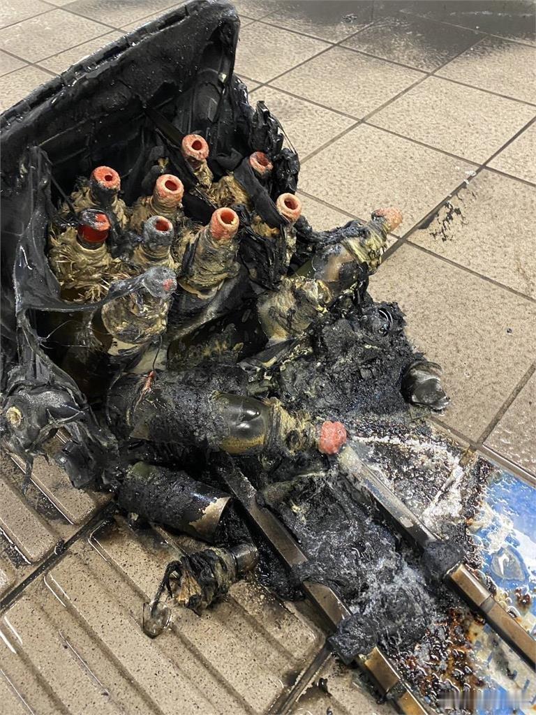 台北车站袭击案已致9伤4危该男子似乎做了一些土制汽油弹，丢的也不像是制式烟雾弹我