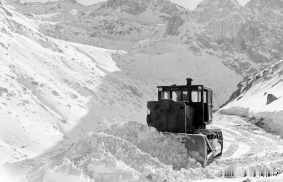 在历史上，苏联向喀布尔提供的工业产品并非仅有武器。

具体的说历史上苏联亦曾经向