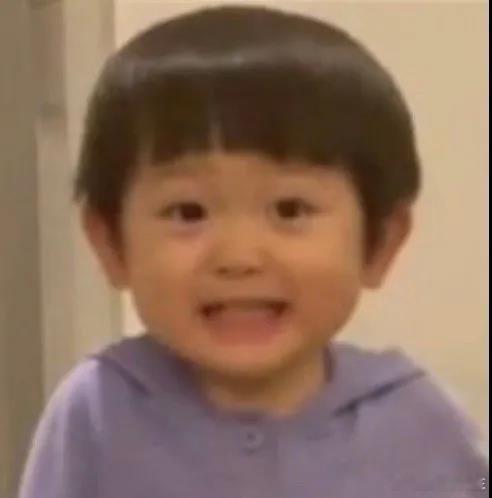 #打工人午睡姿势能有多奇葩#咱就说这个睡姿真的是应有尽有，五花八门儿啊。 ​​​