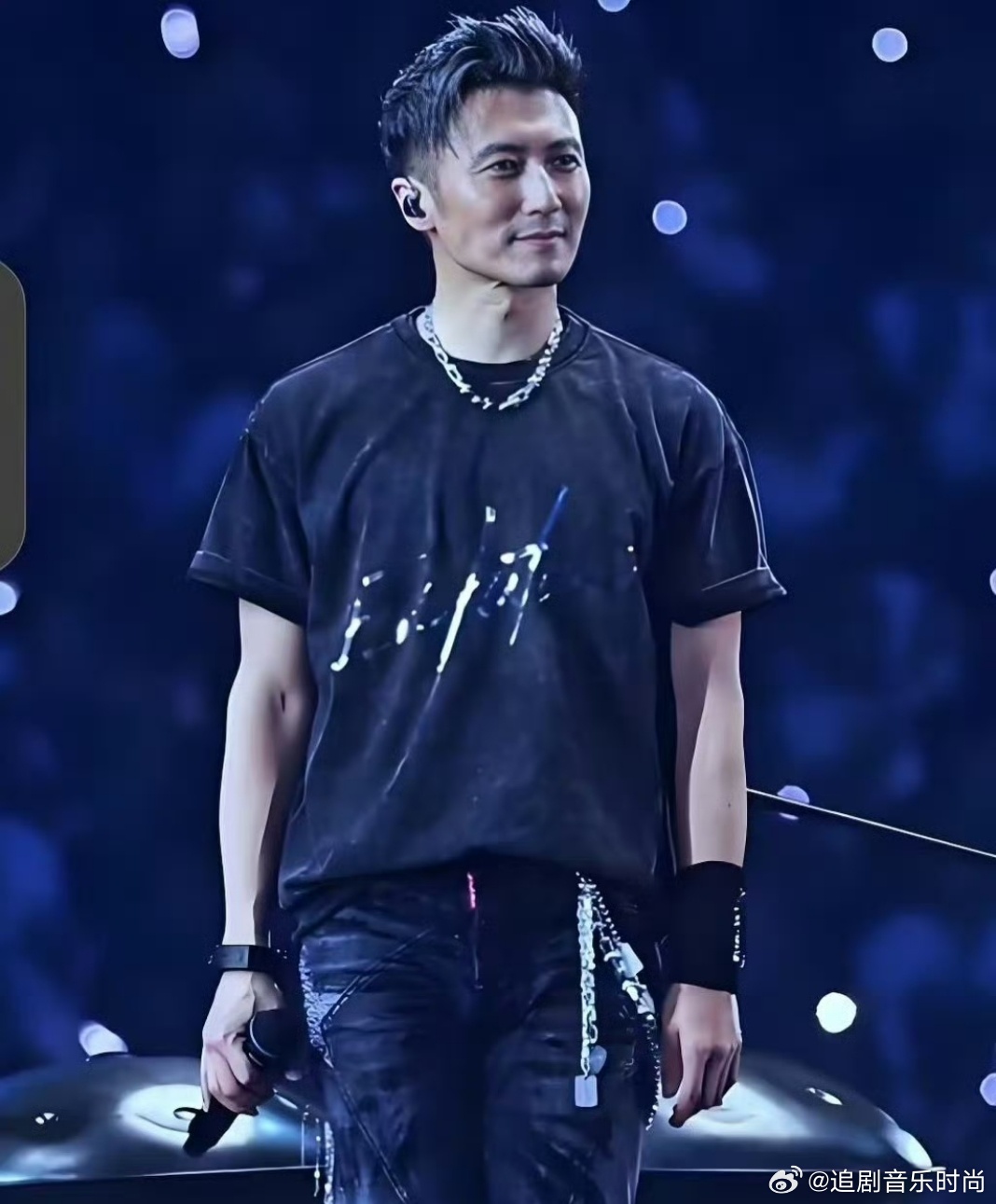 谢霆锋演唱会首次登陆鸟巢谢霆锋进化演唱会登陆鸟巢，5月30-31日连唱两天！奇幻