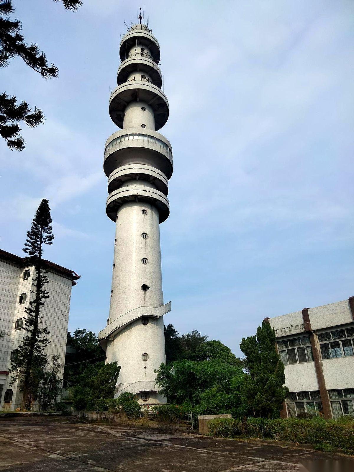 一个哥们炒股，19块买入，跌。18块补仓，还跌。
他一咬牙，在17块，把他能凑到