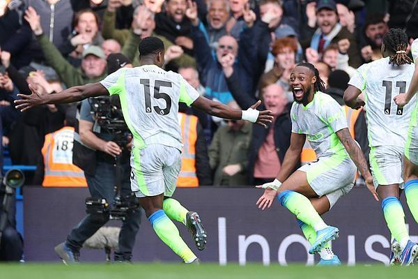 曼城完胜切尔西，英超冠军悬念再起
 
13日凌晨，本轮英超结束一场焦点战，客场作