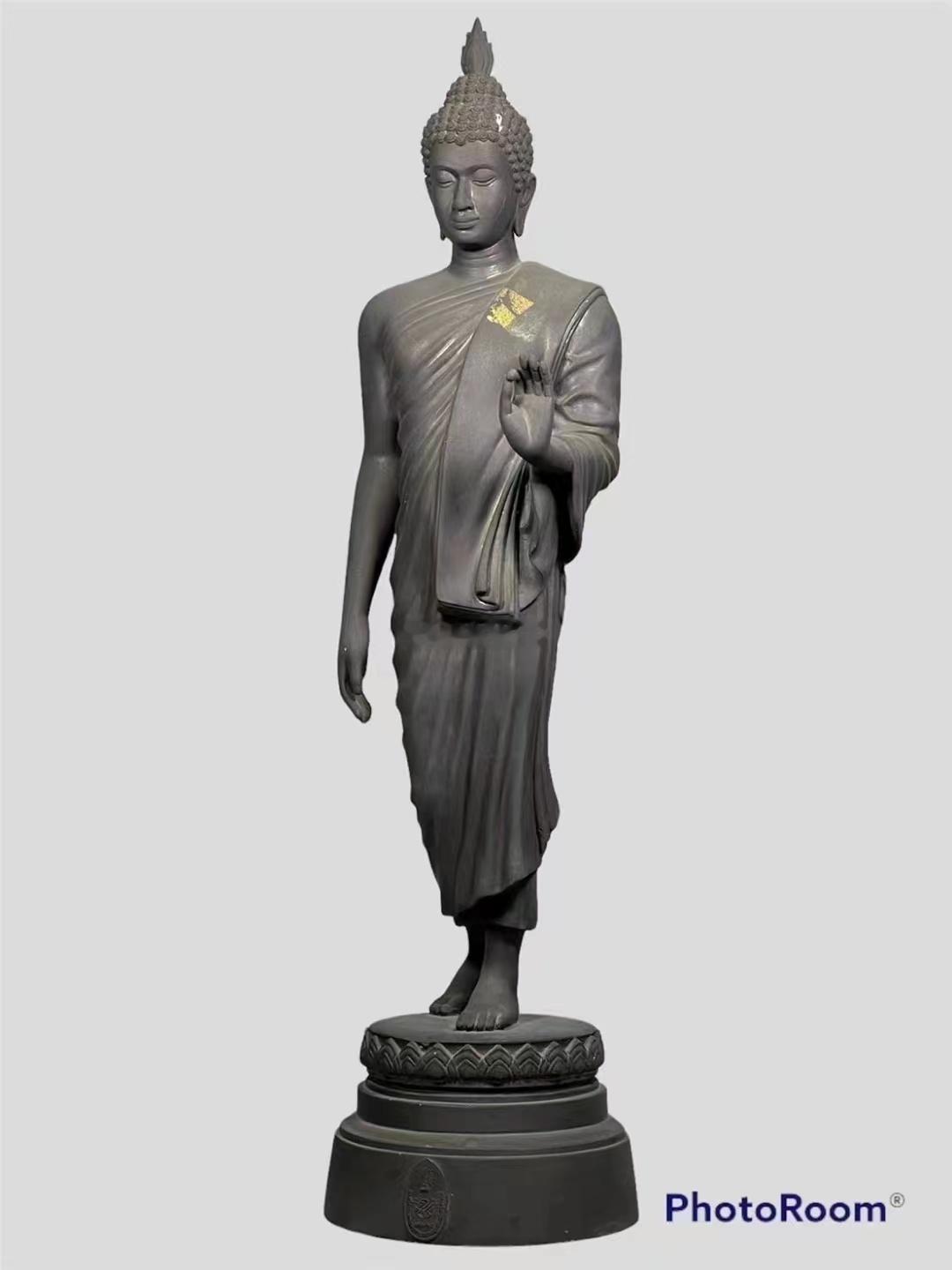 国‮现内‬供奉 走‮神下‬坛，步‮尘入‬世；帕‮里邦‬拉（行走佛）2525年，主