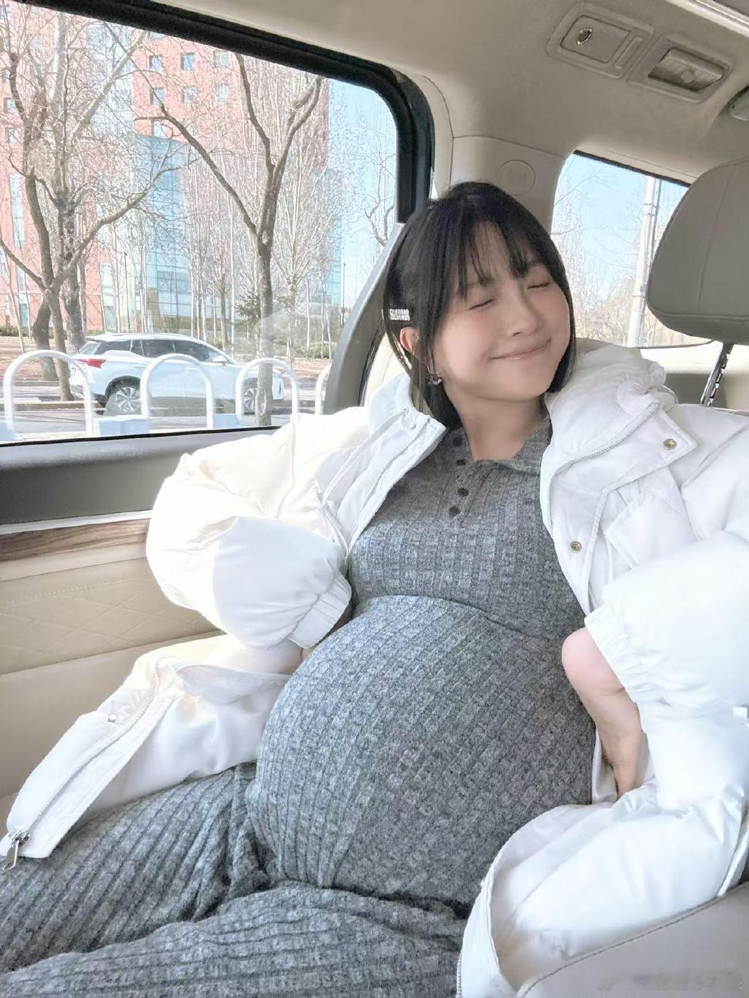 包文婧晒新鲜的面条子包文婧晒面条子B超照，看着像包文婧啊！饺子也期待小姊妹的出生