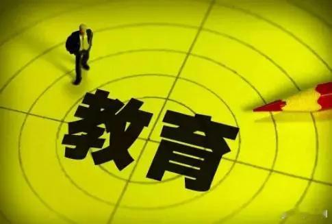 小利说事 搞不懂，现在中学还在上学，小学还在上学，幼儿园还在上学，大学却已经放假