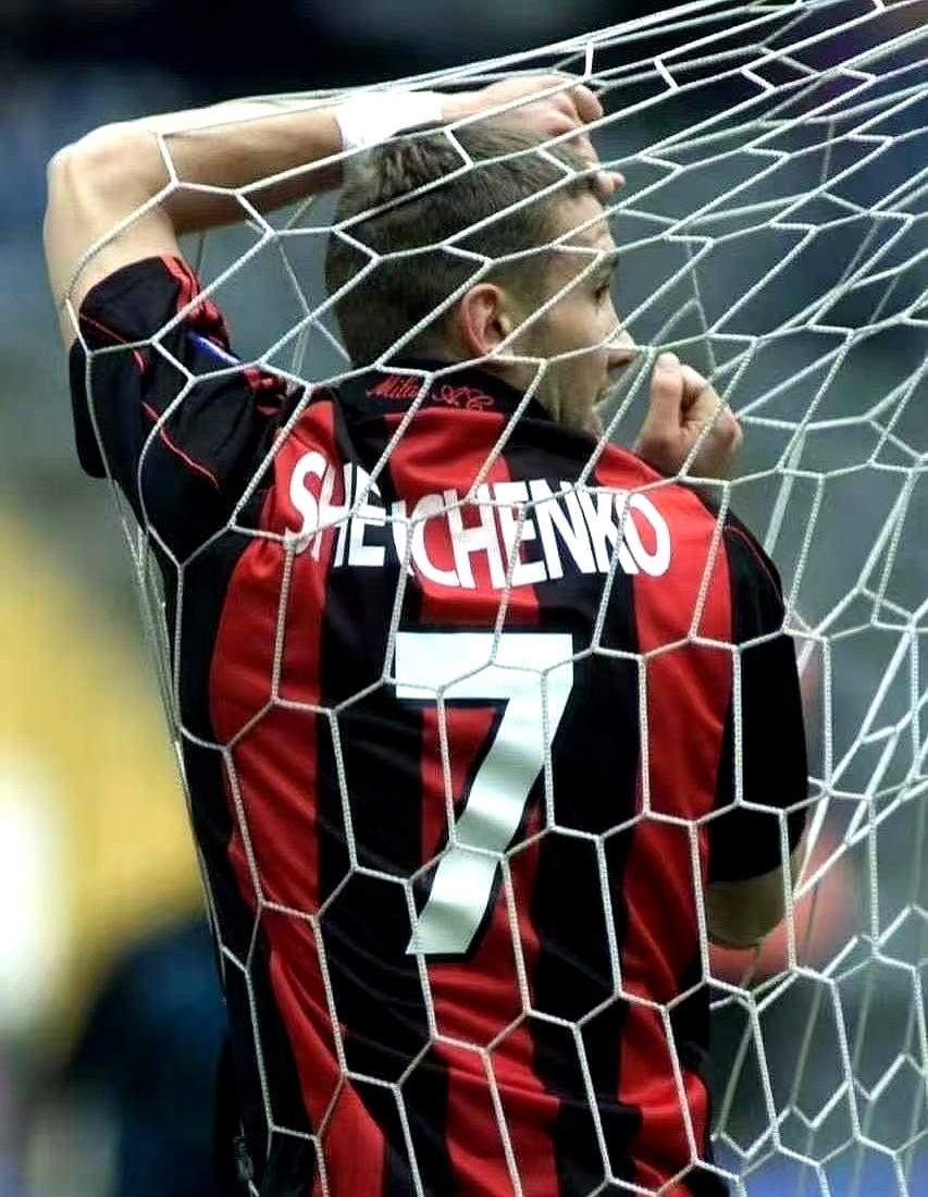 现在的米兰只缺一个舍甫琴科！

这场1比0小胜拉齐奥的比赛，再次暴露了锋线问题。