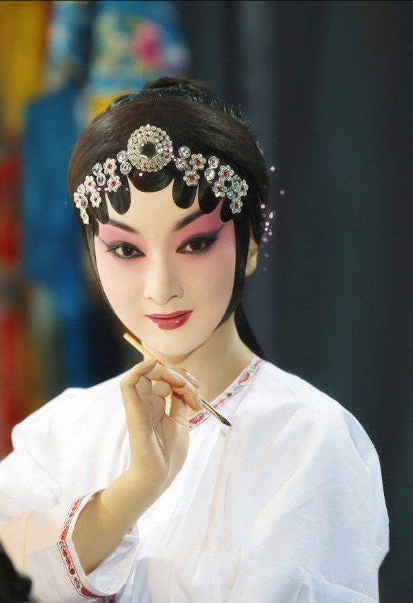 “今天飞花令｜主题【宫、女】古诗词 ”                     