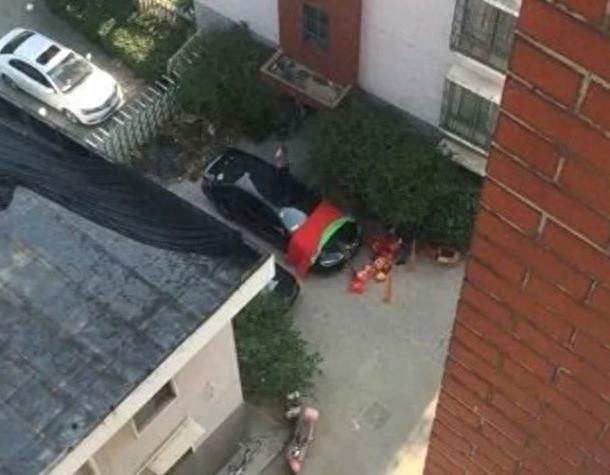 男孩梦游7楼坠下砸宝马！车主格局看哭网友