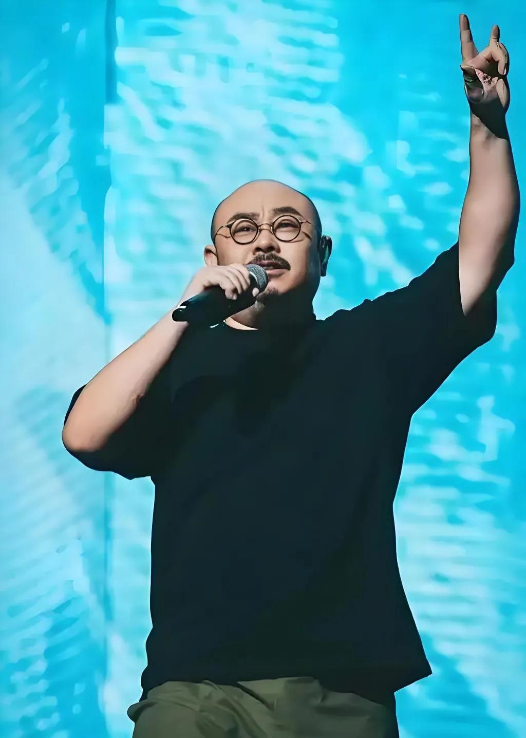 刀郎一开嗓，我的耳朵被“格式化”了！

刀郎演唱会落幕了，余音却像把刻刀，狠狠刮