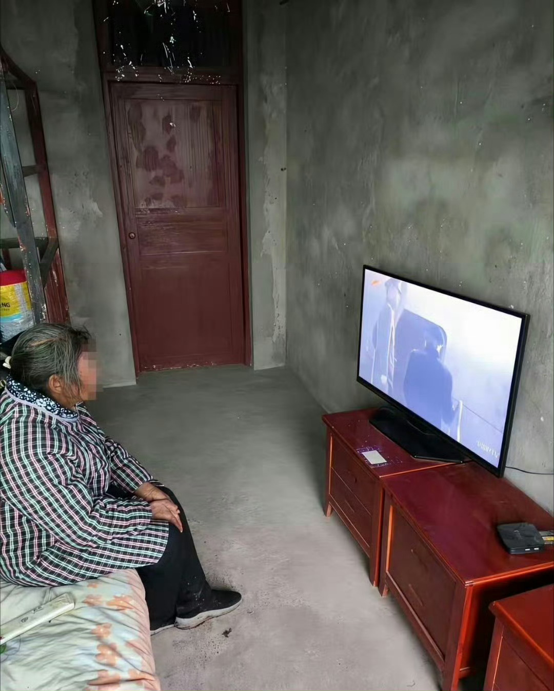 为了老人这么做 真是绝了 