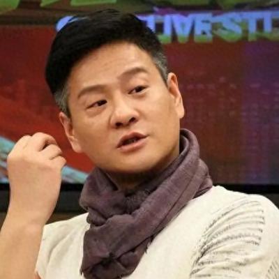顶级负心汉，成名后与恩人离婚迎娶小三，如今前妻红了他却不行了，娱乐圈的故事，总有