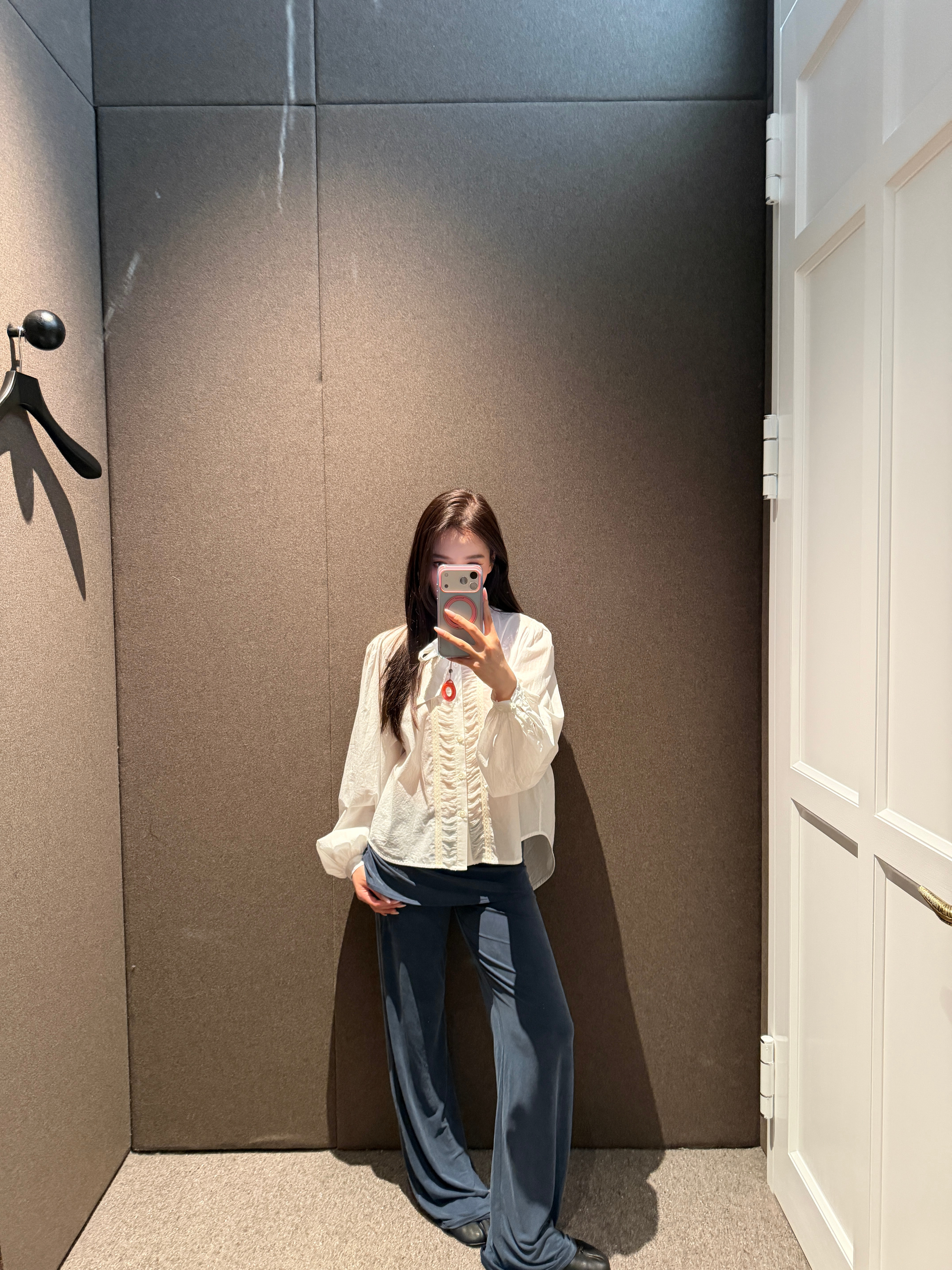 好漂亮的衬衫本来还想说美美买来去欧洲穿一看吊牌9500👋👋 