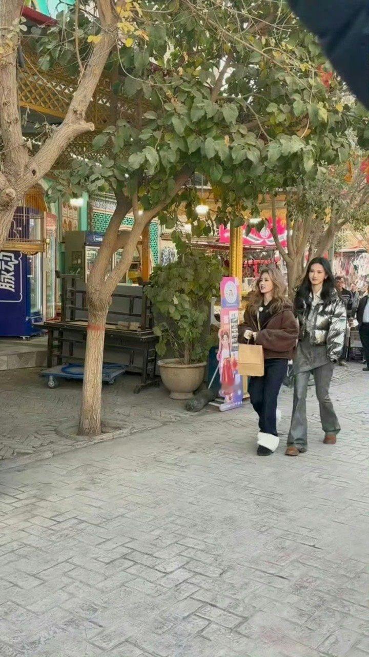 白鹿沈羽洁跑男同框，好养眼 