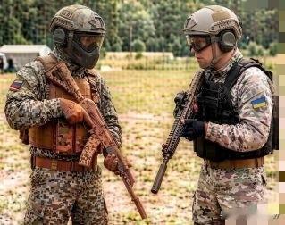 基辅战争爆发以后，由于种种原因，大家对于交战双方通常难以分清谁是谁。

当然，在
