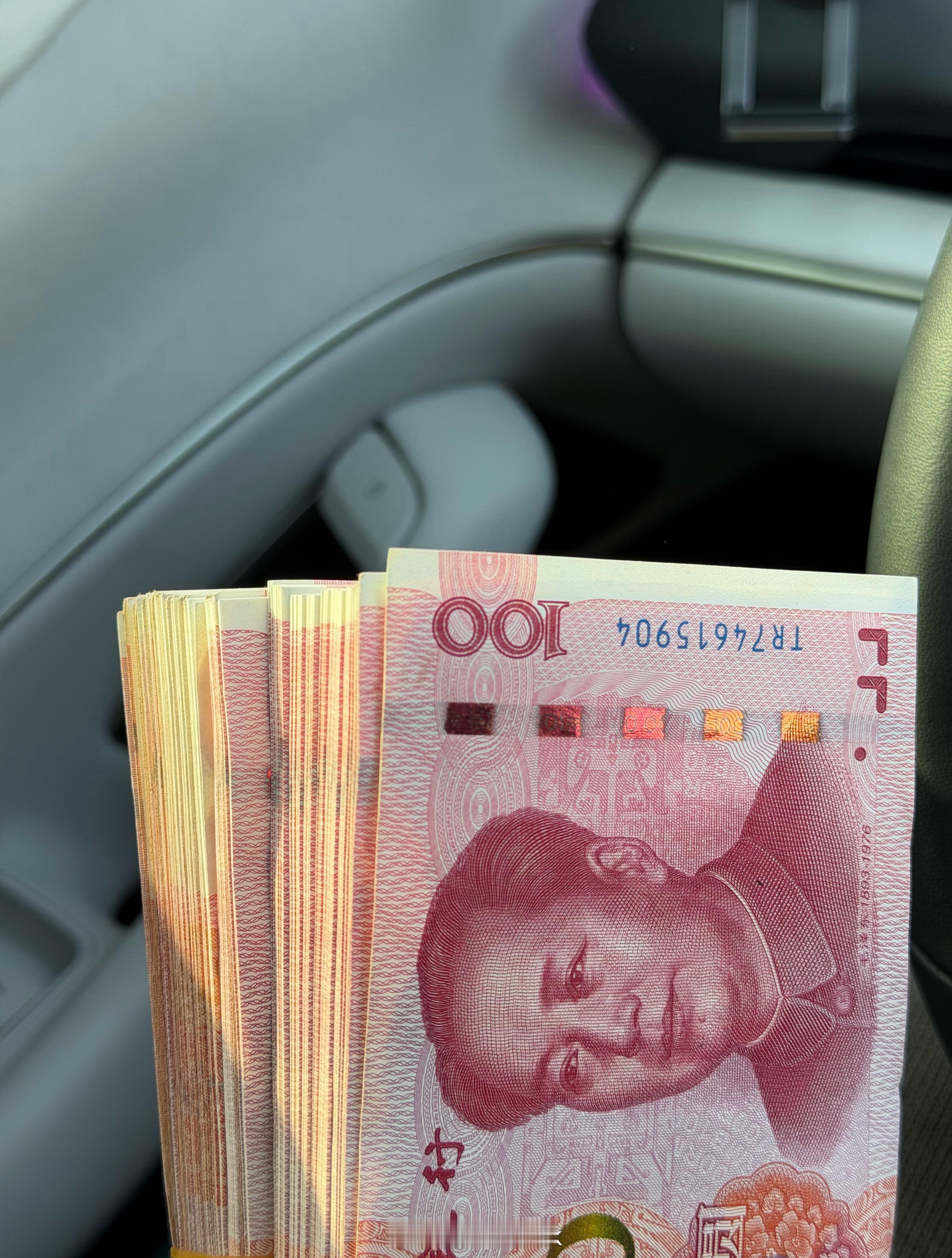 红包俺妈说发红包太麻烦了直接给了我两沓毛爷爷还说让我赶紧找对象不然情人节快乐都没