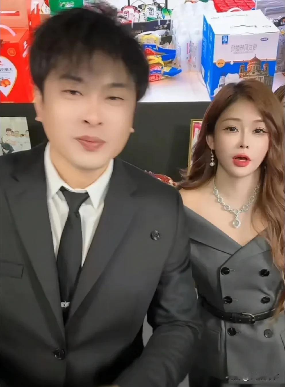 阿宇说初瑞雪的钱在辛巴眼里是钢镚，辛巴给某部门捐了12亿！

         