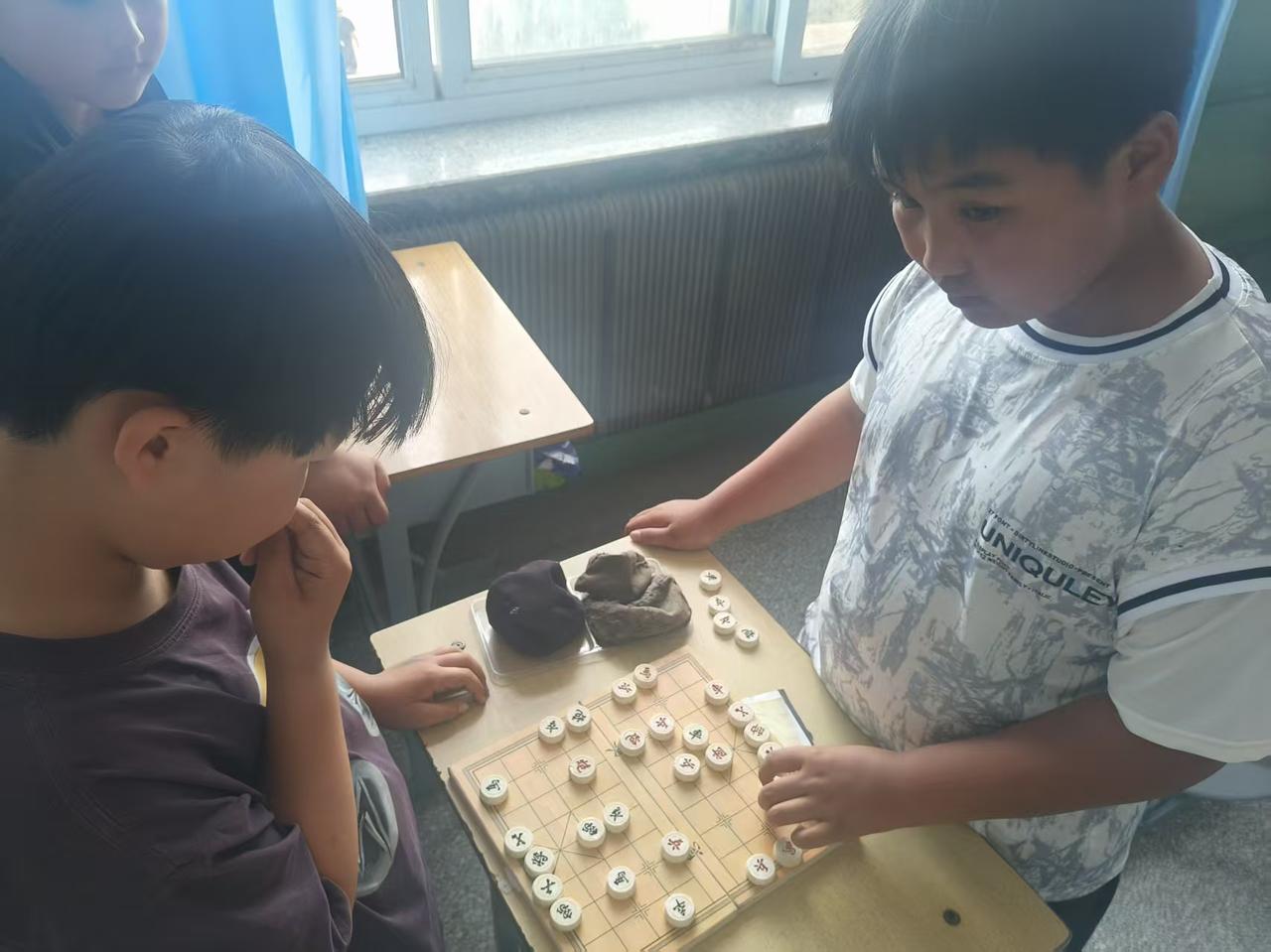 收藏老车压根别想着赚钱，基本都是为情怀买单。只有那些少见，特别经典的老车才有点价