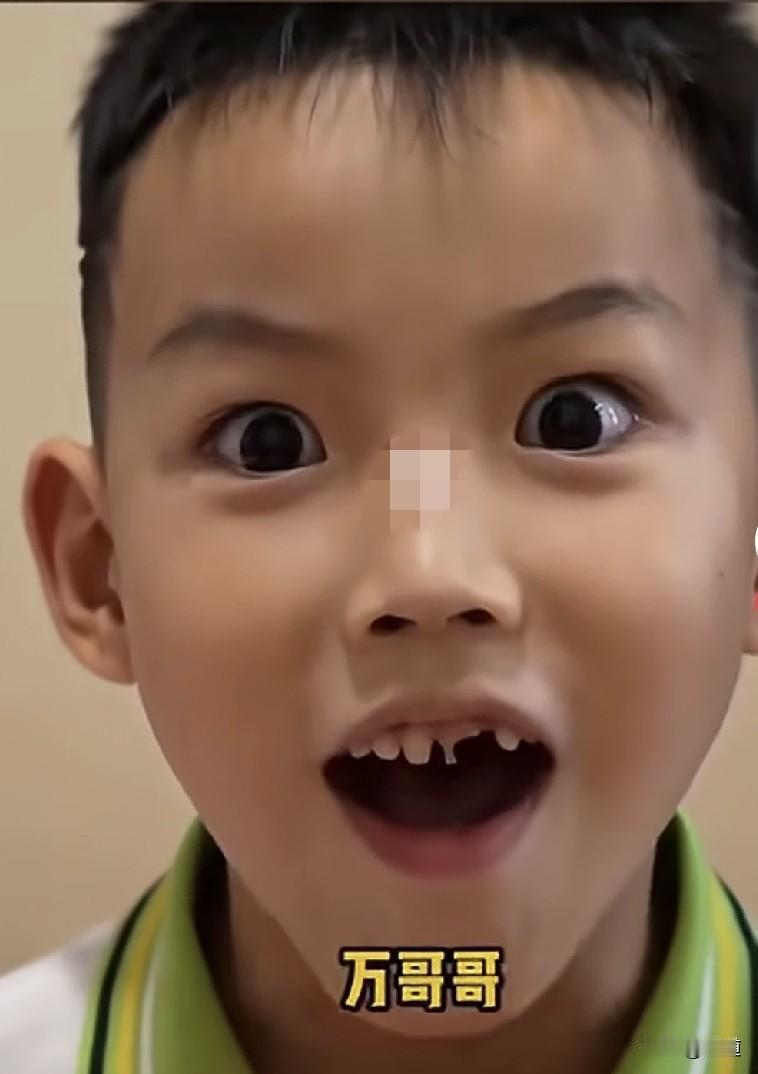爸爸：昨天给你100块钱你全花了？
儿子：嗯！
爸爸：给小姑娘花了？
儿子：她管