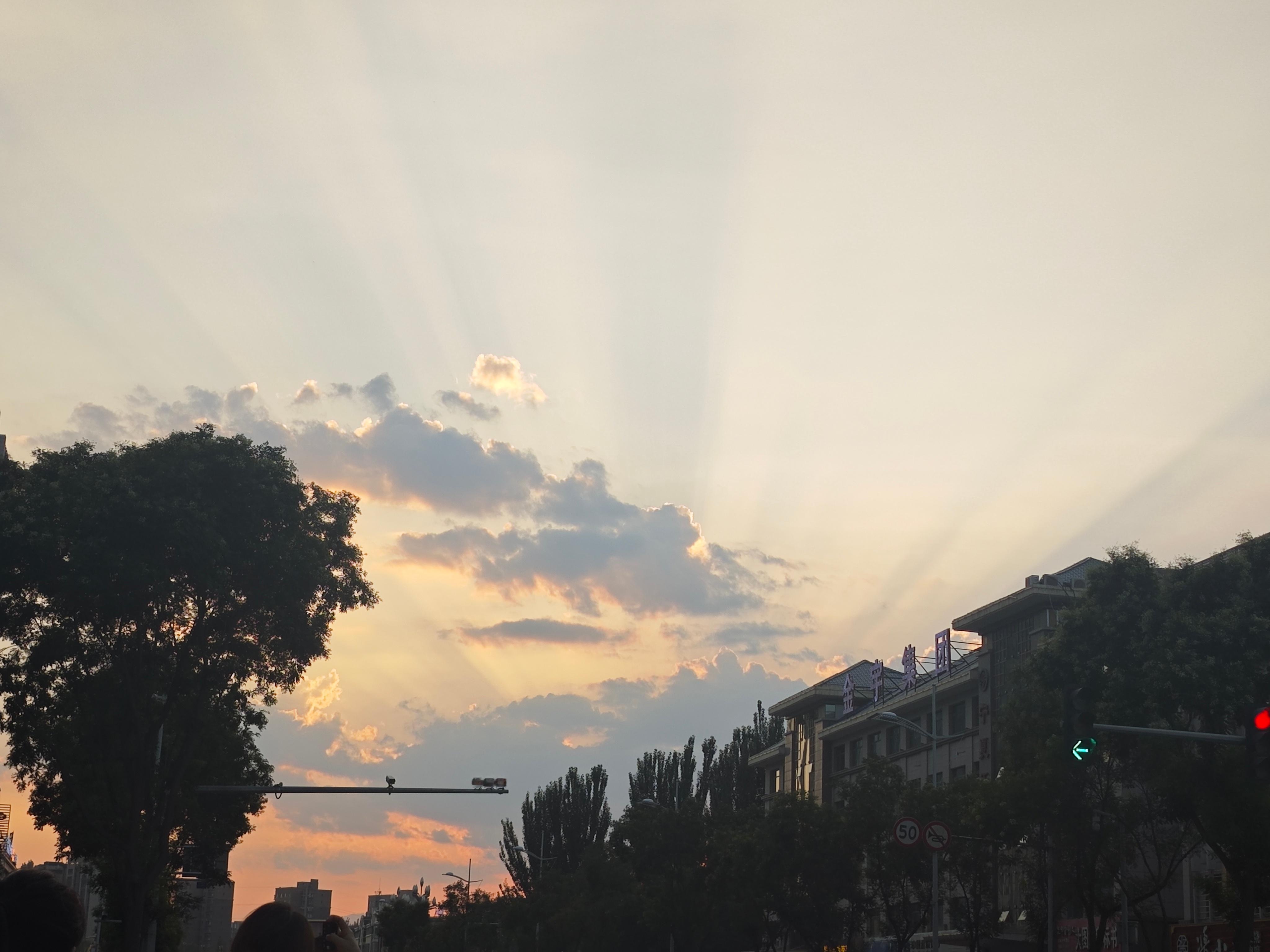 亲爱的:       你好，这是我喜欢你的第二年零三个月了，是陪你过得第二个生日