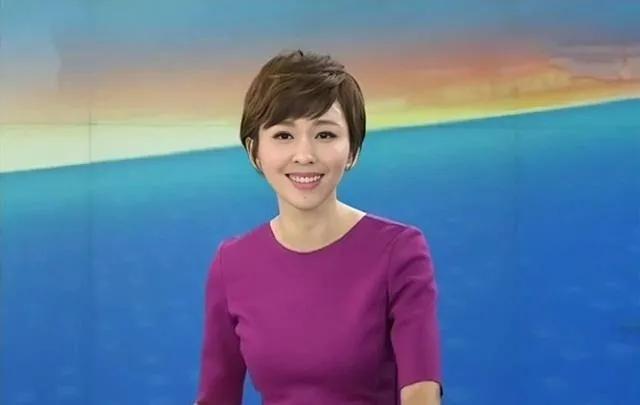 主持人欧阳夏丹:今天工作人员端来一碗腊八粥，我才知道今天腊八节了，我看到这个腊八
