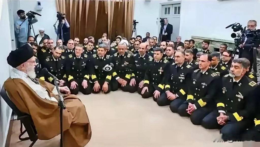 一个将神学理念奉为至高无上的国家，宗教领袖完全置于国家之上，与其称之为国家，倒不