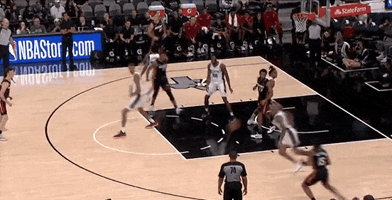 看了几十次文班亚马这动作，只能直呼“太离谱”,

今天NBA季前赛热火对阵马刺的