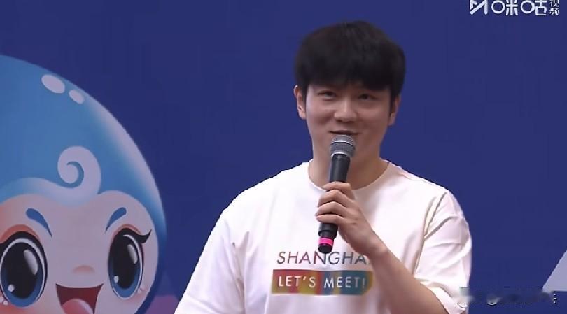 @樊振东 现身2026上海乒乓球嘉年华：非常荣幸来到杨浦的主场，上海乒乓球嘉年华