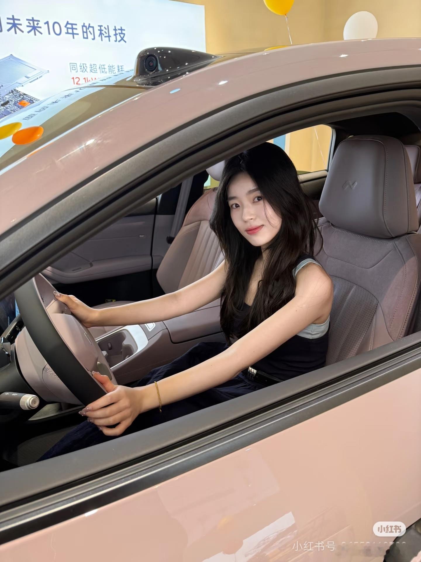 上车！！副驾有人坐吗？今天终于约上了试驾期待已久的乐道L60开业真的好多人排队等