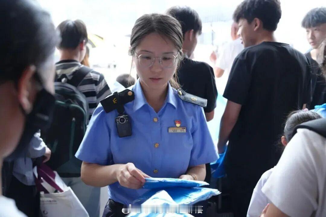 暑运铁路【暴雨来袭，国铁北京局启动应急响应】7月10日北京迎来暴雨天气，中国铁路