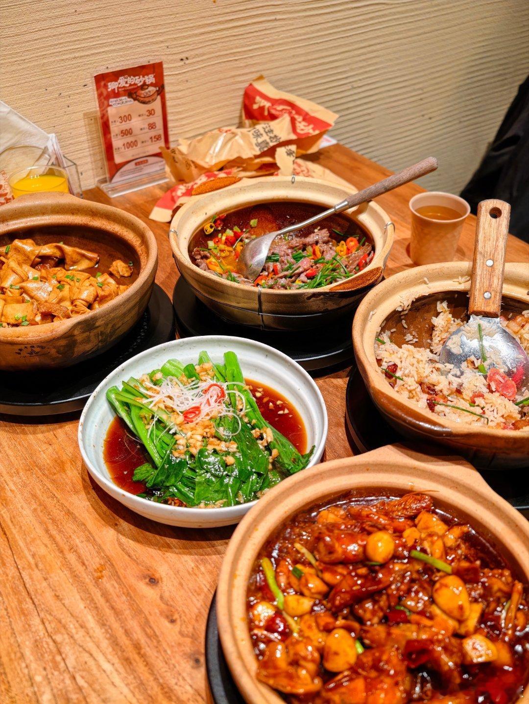 宵夜时间到，这腊味煲仔饭确实好吃王珍美胃 武汉·卿爱的砂锅