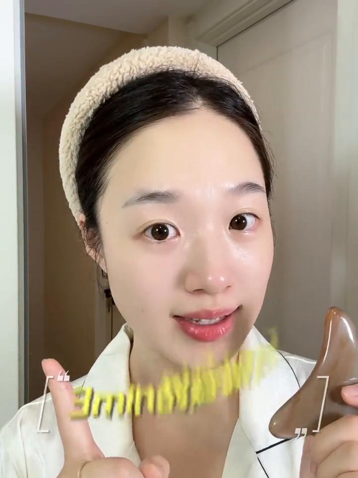松垮脸皮贴骨，3min跟练刮痧刮出强大！
必须给大家看一下坚持面部刮痧淡法令纹有