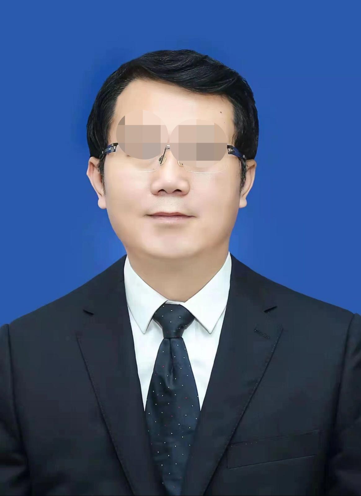 结交政治骗子，违规持股、炒股，个人开销让别人买单，这个曾经的副市长还是北大本科生