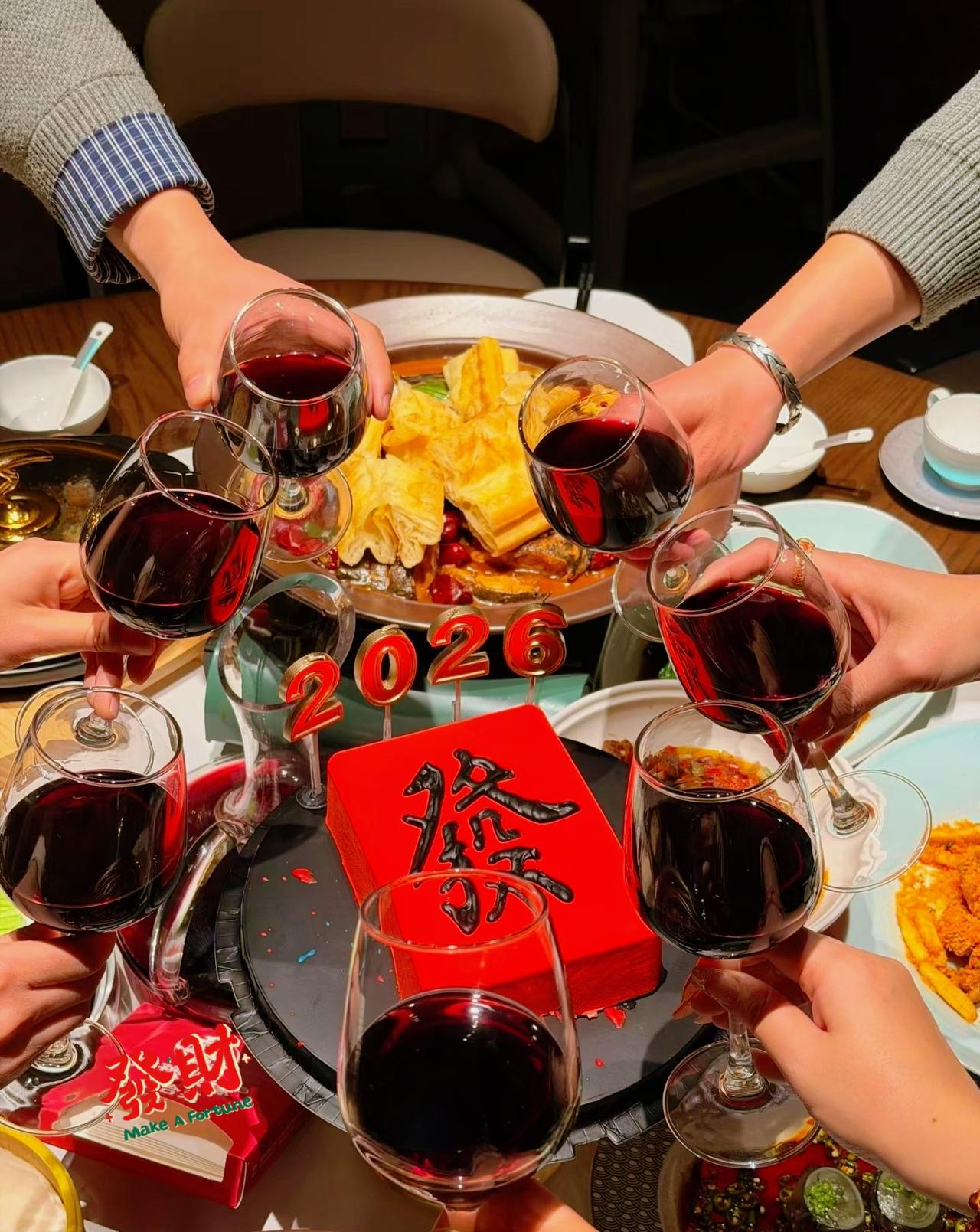 饭局看人品
讲个真事，上星期一个多月不见的同学老李返家途经西安，联系了我和另外一