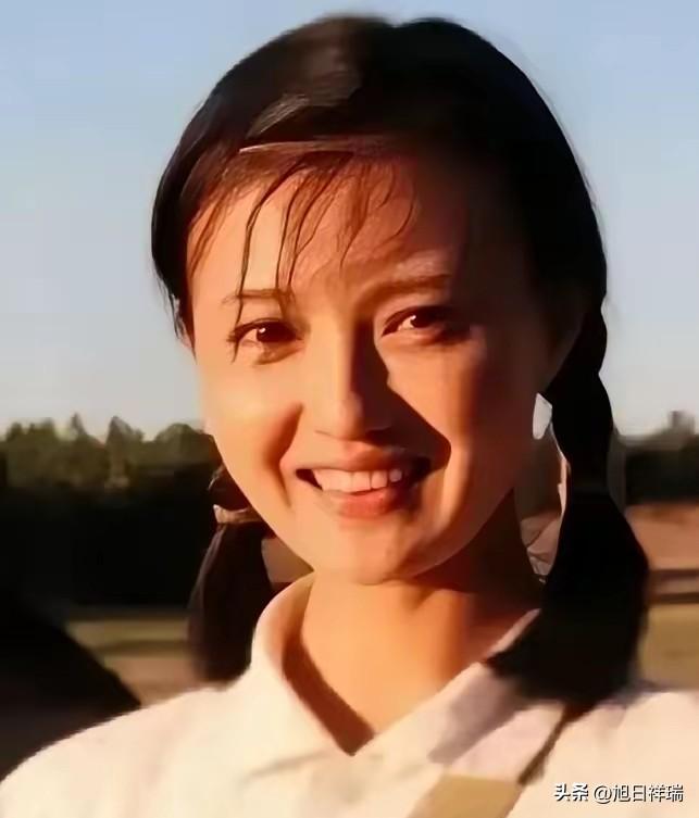 1976年，25岁的北京知青邵红梅，抱着个5岁男孩推开家门，她妈当场跳脚骂她不要