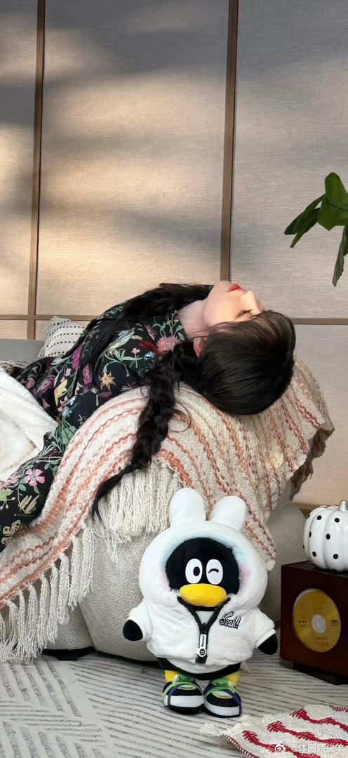 田曦薇的刘海都有名字 连刘海都要起名字的女人我是第一次见！田曦薇给取名叫“薇薇安