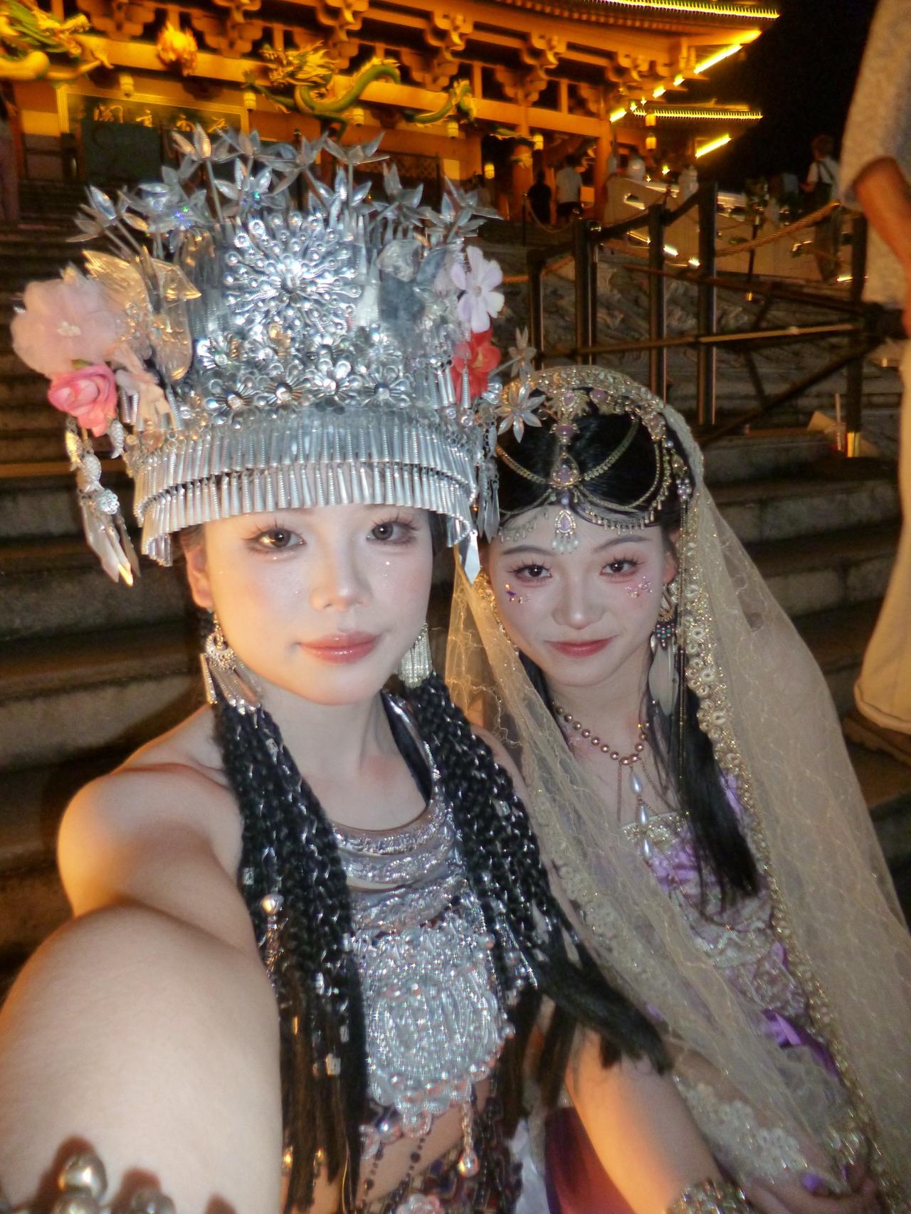 古镇的黑夜随拍张～＂苗族苗疆 西域传统服饰 西域风情公主梦 西域民族风情