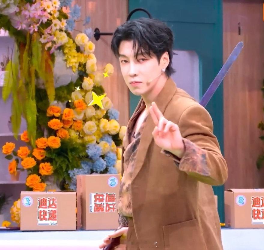 高瀚宇舞剑这块儿是专业的救命！高瀚宇的舞剑技能直接点满，这才是真功夫啊！你好星期