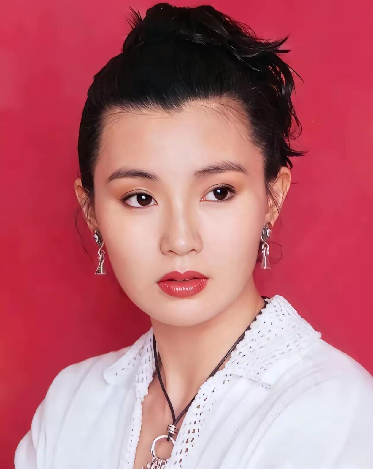 我觉得张曼玉虽然不是最美的女演员，但是是最会演戏的女演员，对香港女星张曼玉的喜欢