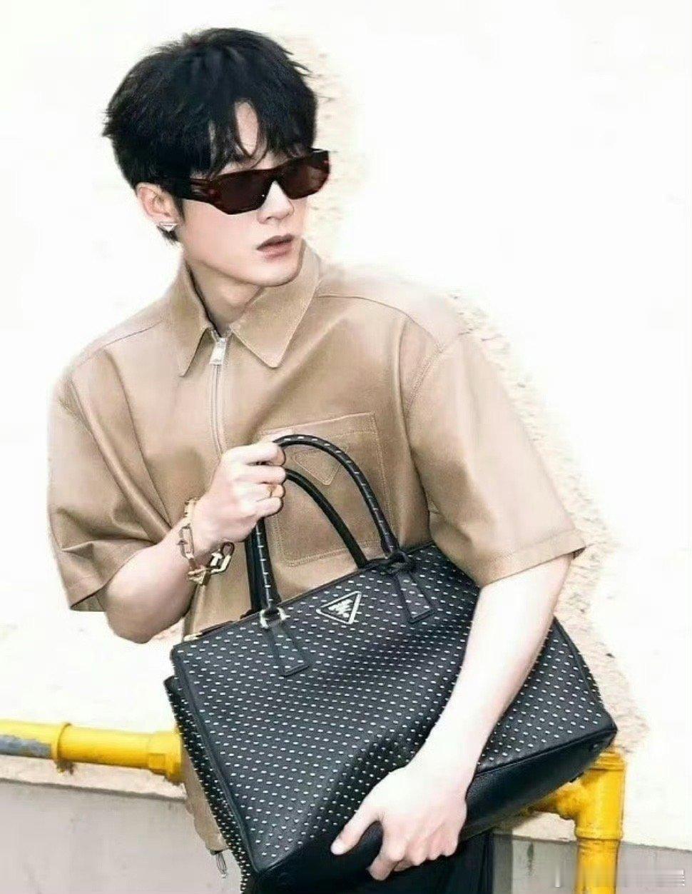 #张若昀[超话]##张若昀许凯檀健次偷感好重#我真的感觉你们几个人特别的搞笑，尤