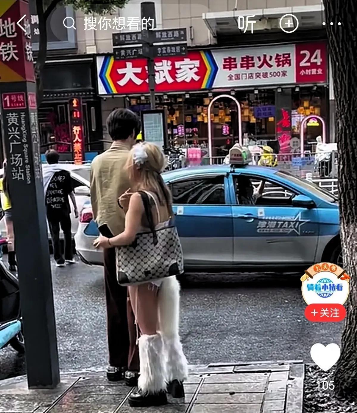 现在女孩子的穿搭也太敢玩了吧——居然有人把“尾巴”穿在身上，咱就是说，人都进化到