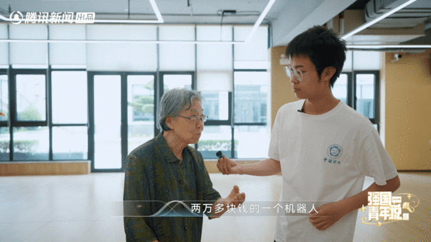 月薪8千护工和2万机器人你选谁 强国青年说 我姑姥家之前用护工，人家会记得她爱吃