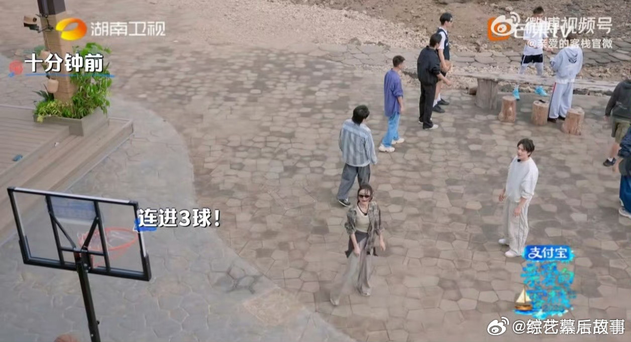 又美又飒说的就是秦岚吧！会打篮球的漂亮姐姐谁能不爱✨秦岚会打篮球的漂亮姐姐亲爱的