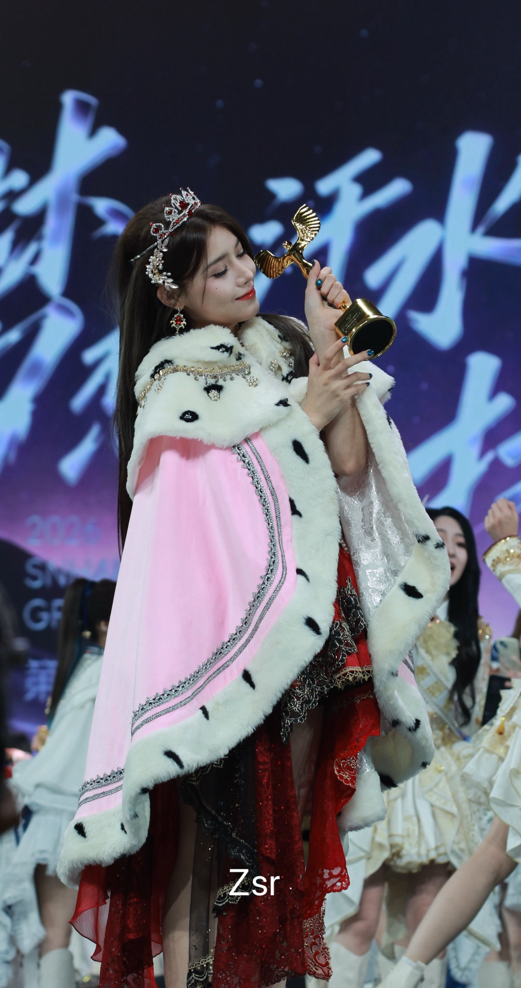 snh48group年度青春盛典 怡欣宝宝神图有了，生图漂亮到我放大欣赏🥵我拍