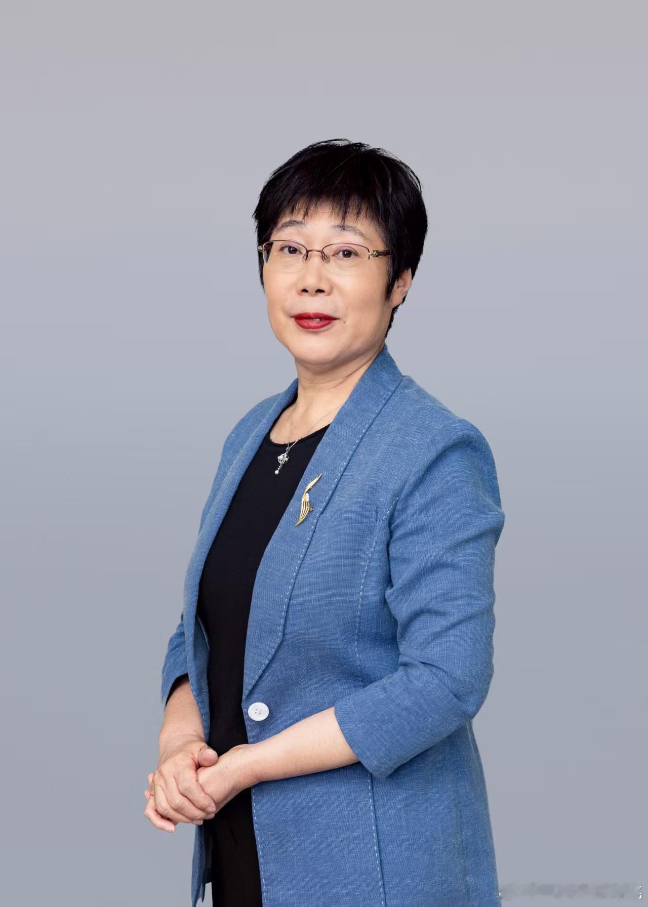 中国女生在联合国为女科学家颁奖第26届“欧莱雅-联合国教科文组织世界杰出女科学家