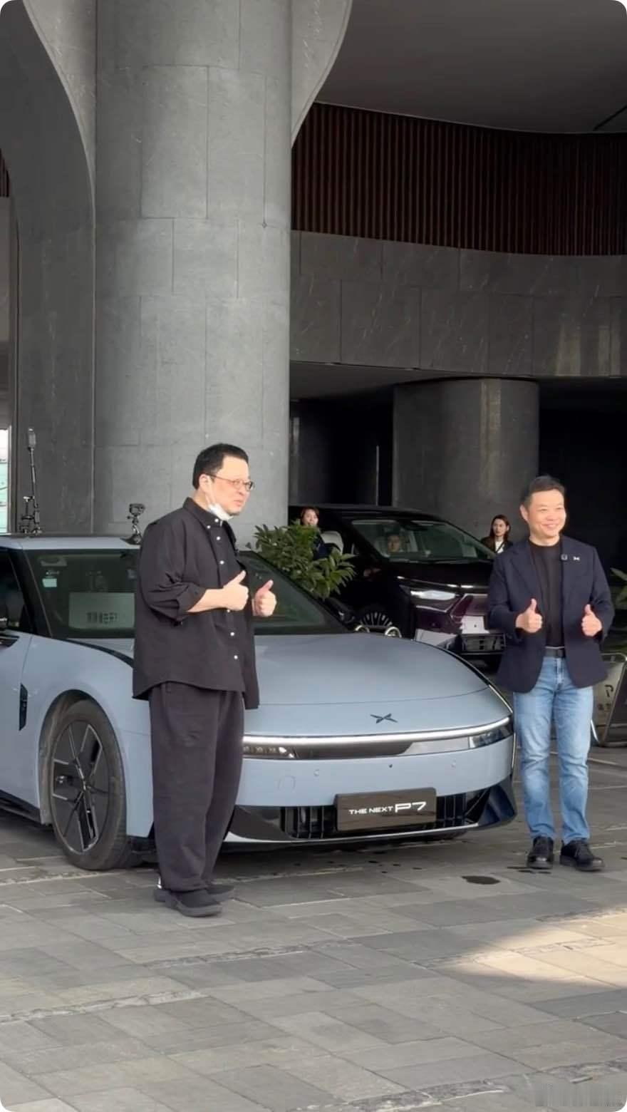 哈哈哈群里看到原来老罗也来广州了，下午过去现场听听老罗的相声。说起来老罗也算科技