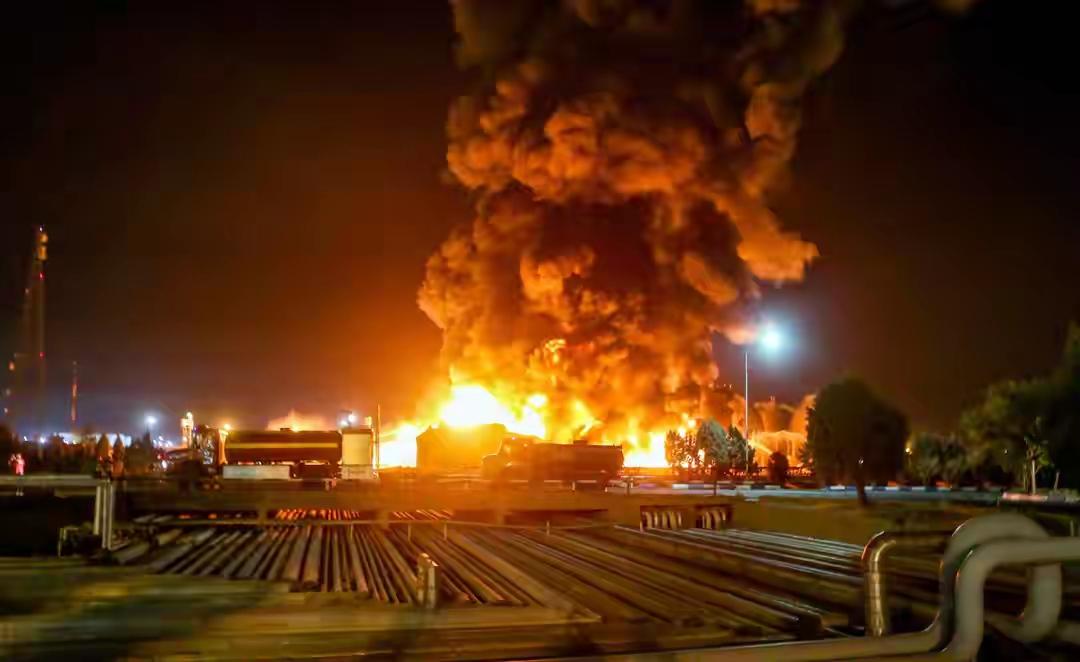 全球缺油！普京刚要赚翻，乌克兰直接偷家，中方提前抄底，特朗普两难炸了！
 
全球