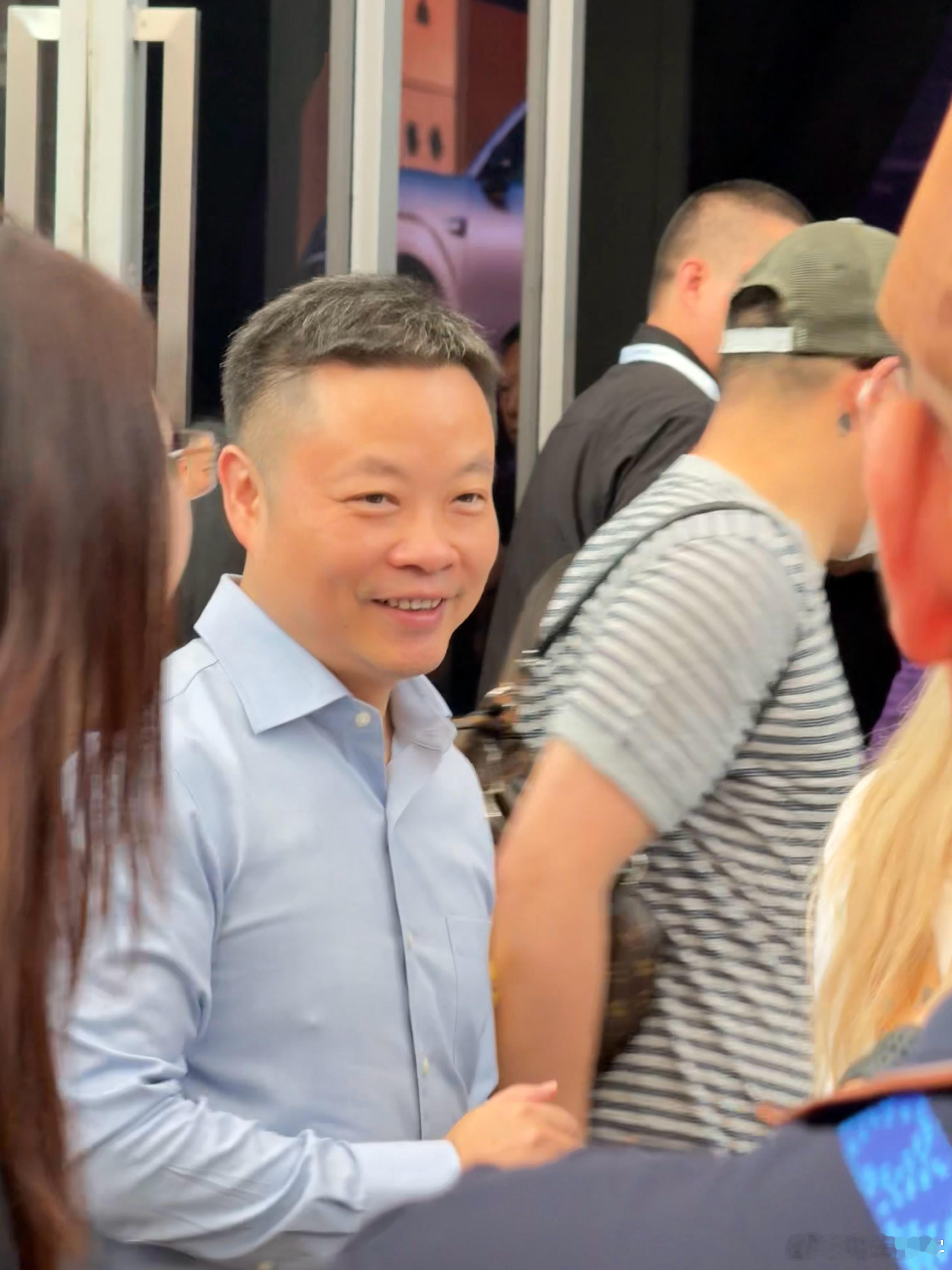 何小鹏跟欧阳娜娜，你选_______不知道是不是造MONA接触太多年轻人的原因，
