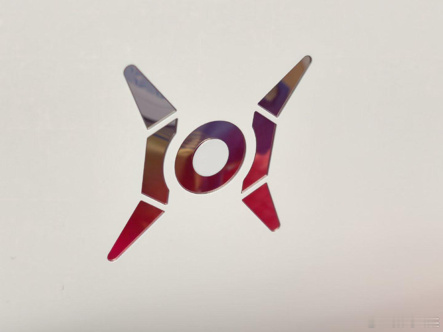 说起荣耀，全新的笔记本马上来了，就是MagicBook Pro16，这个闪光灯可