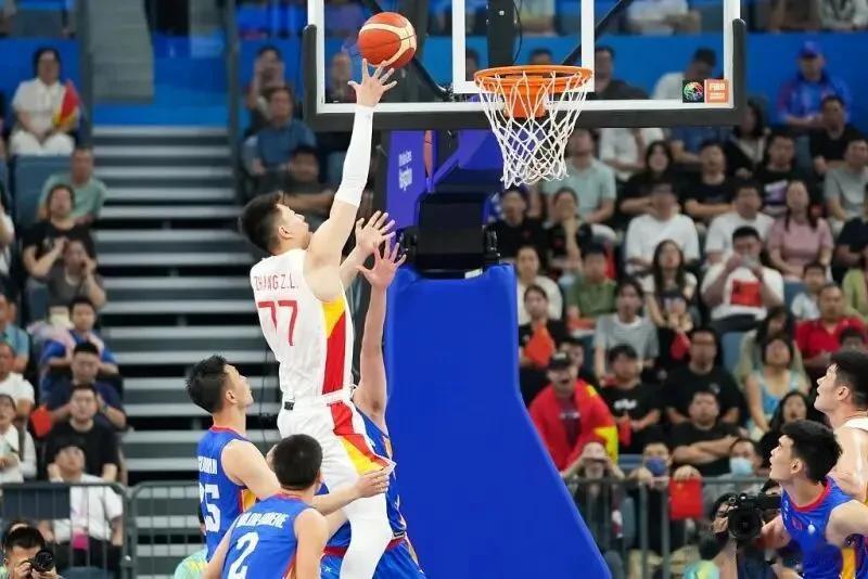 亚运会中国男篮首战告捷，对中国队几点看法：

⒈感觉乔帅对球员不是特别了解，没有