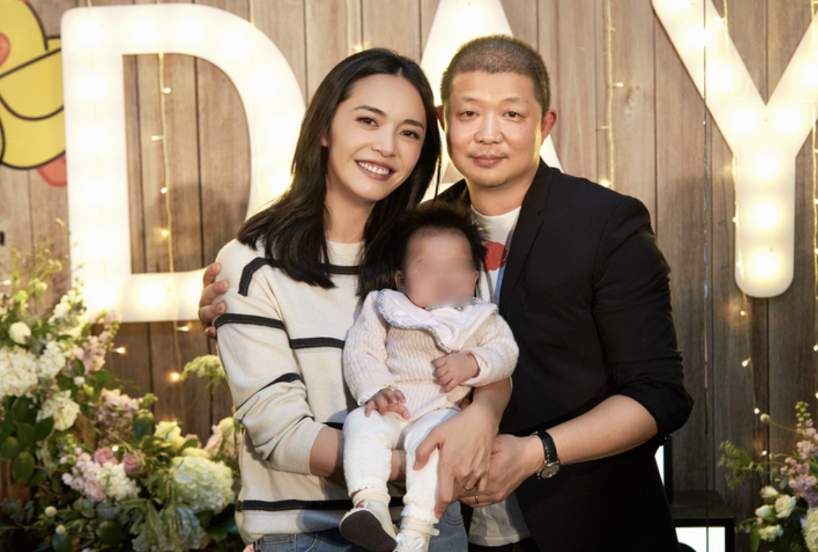 姚晨曹郁官宣离婚  印象中，还停留在大姚和凌潇肃的离婚风波才知道已经再婚好多年，